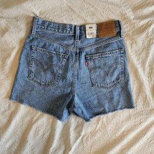 Levi's ribcage shorts size 28
